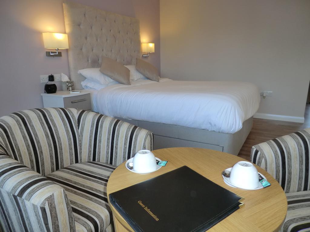 Coombe Dale Accommodation Lulsgate Bottom Room photo
